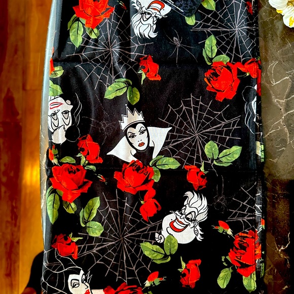 Disney Villains - Picture 1 of 3